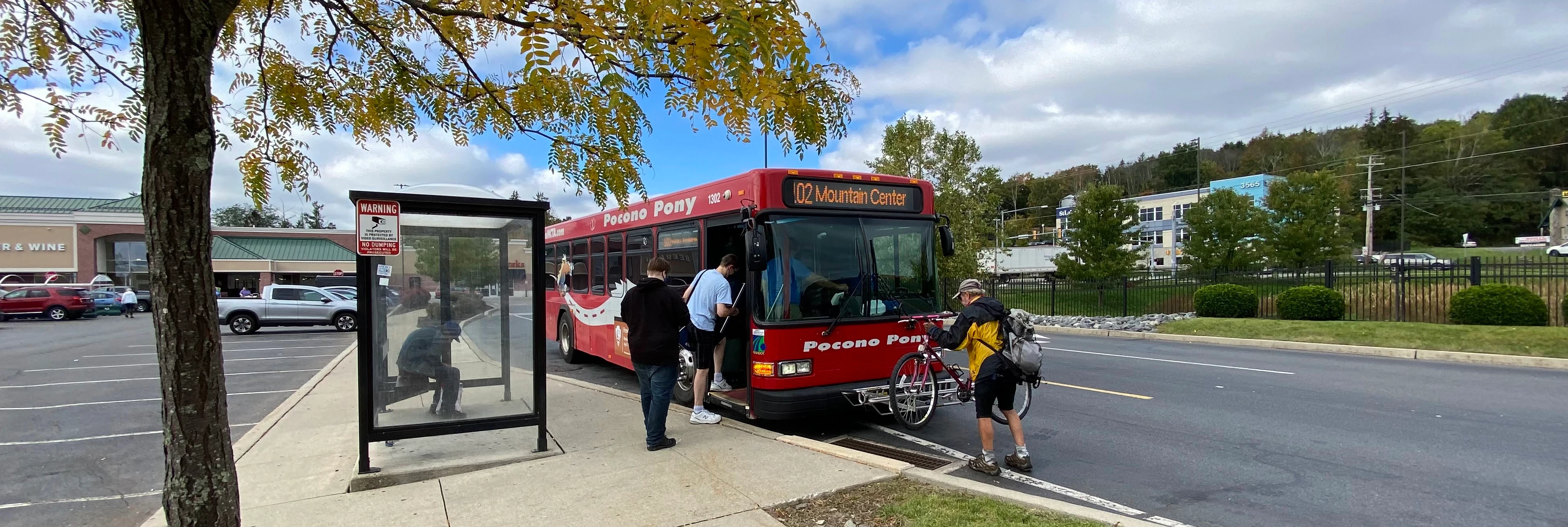 MCTA Blue Route Bus at Bartonsville Giant